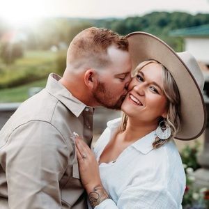 Meet your Posher, Caitlin